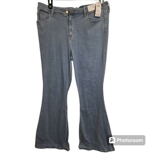 👖Holister Curvy High-Rise Light Wash Flare Jeans